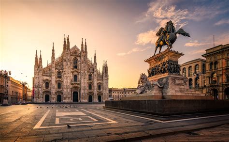 PIAZZA DEL DUOMO .